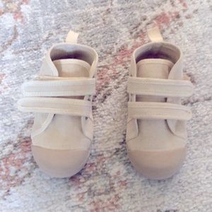 NWOT Zara baby sneakers Sz 3 euro size 19